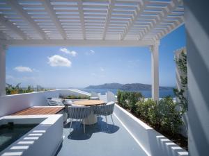 The Artisan's Suite with Hot Tub & Caldera View room in Ikies Santorini