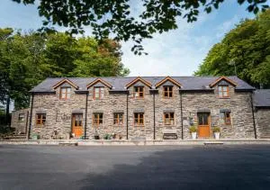 Hafod Hir - Cross Inn