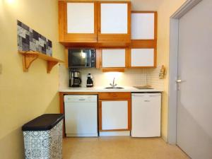 Appartements T2 Cabine avec Balcon au Coeur des Thermes - 6 Pers, Parking, Proche Telecabines, Equipe Tout Confort - FR-1-457-230 : photos des chambres