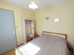 Appartements T2 Cabine avec Balcon au Coeur des Thermes - 6 Pers, Parking, Proche Telecabines, Equipe Tout Confort - FR-1-457-230 : photos des chambres