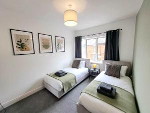 Beautiful, Modern Bright House With Parking, Fast WiFi, Sleeps 5