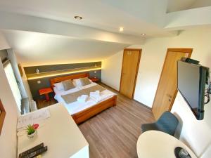 Standard Double Room room in 16 Lakes Rooms