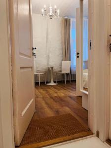 Bright and cozy old town studio!