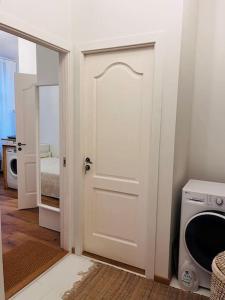 Bright and cozy old town studio!