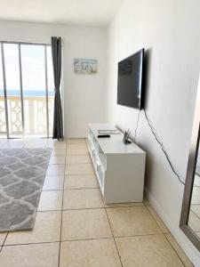 1402- Oceanfront 1BR & 1 Bath Retreat with Stunning Views