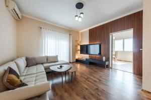 The Old-Clock Apartment by PikHost