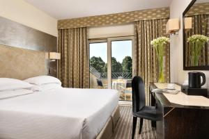Deluxe Double Room with Balcony and View room in FH55 Grand Hotel Mediterraneo