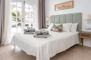 Villa Las Palmitas - Sea Views - Private Pool - Hot Tub - Table Tennis