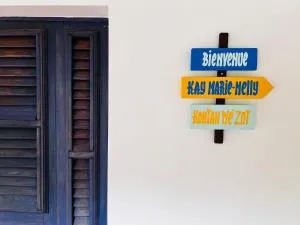 Kay Marie Nelly - Taupinière