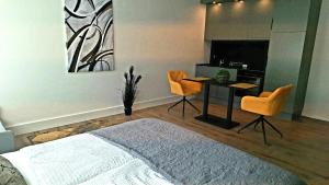 Szeged Starlight Yellow