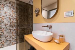 HERITAGE VILLA SPINDLER by DuHomes