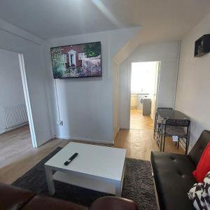 3 Bedroom Apartment in East London