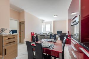 Modern Mirage Apartment