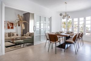 Villa Las Palmitas - Sea Views - Private Pool - Hot Tub - Table Tennis