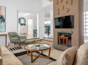 Villa Las Palmitas - Sea Views - Private Pool - Hot Tub - Table Tennis