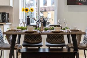 London Wembley Luxury Stay 2BR Apartment next to stadium with Free Parking