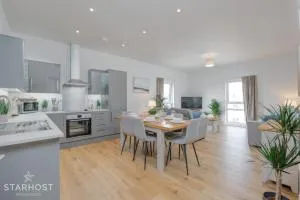 StarHost Residences - Spacious 2-bed Apartment in Central Newbury - Thatcham