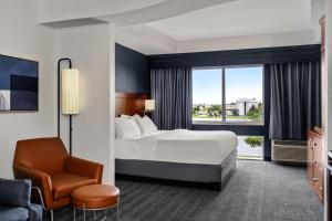 One-Bedroom King Suite room in Courtyard by Marriott Evansville East