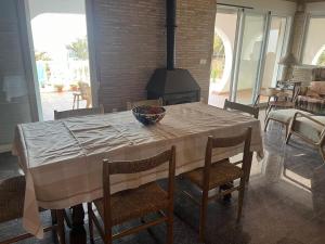 Villa Los pies en agua - A Beachfront Refuge