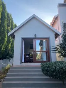 Stay in Woodhill Golf Estate near Pretoria East Hospital - Elarduspark