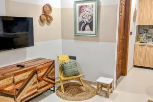 Deniz - 1BHK, balcony, parking & Wi-Fi - Gurgaon