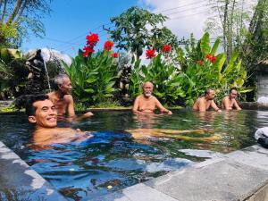 Glamping With Hot Spring