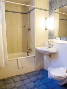 Hotels Campanile Dijon Centre - Gare : Chambre avec 3 Lits Simples