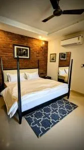 Ivy - 1BHK, forest view, wi-fi & big balcony - Gurgaon