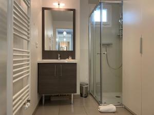 Appartements Studio harmonieusement amenage avec parking et terrasse vers la cite du vin : photos des chambres