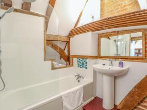 Apartment 4 Chameleon House