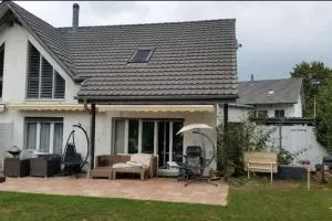 Villa Matthy Casa con giardino fronte fiume possibile nuotare - Birr