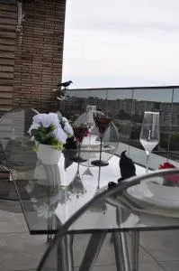 Penthause two crows - Sargėnai