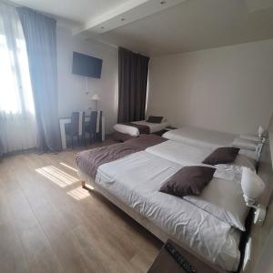 Hotels KYRIAD ORANGE Centre Ville - HOTEL & RESTAURANT & BAR - La Galerie d'Art des Princes - Provence Alpes Cote d'Azur - France - Proche A7-A9 - exit21- Chateauneuf-du-Pape Avignon Bollene Nimes - 24h-24h : photos des chambres