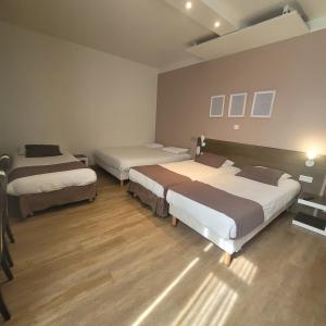 Hotels KYRIAD ORANGE Centre Ville - HOTEL & RESTAURANT & BAR - La Galerie d'Art des Princes - Provence Alpes Cote d'Azur - France - Proche A7-A9 - exit21- Chateauneuf-du-Pape Avignon Bollene Nimes - 24h-24h : photos des chambres