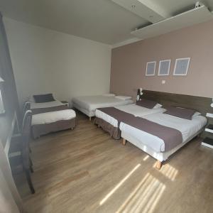 Hotels KYRIAD ORANGE Centre Ville - HOTEL & RESTAURANT & BAR - La Galerie d'Art des Princes - Provence Alpes Cote d'Azur - France - Proche A7-A9 - exit21- Chateauneuf-du-Pape Avignon Bollene Nimes - 24h-24h : photos des chambres