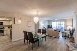 1055-506 5th Floor Coastal Escape