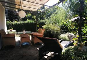 Garden Paradise Bled Apartments - garden, pond and castle view