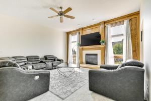 Pet-Friendly Johnston Getaway with Deck and Yard!