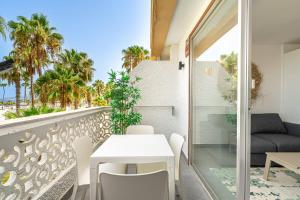 Modern Renovated Apartment with Terrace in Playa de las Americas