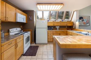 13 Liftside townhouse