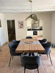 Côte dAzur villa darchitecture méditerranéenne Vence entre mer et montagne