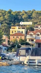 House DMS - 3hvězdičkové hotely ve městě Tisno