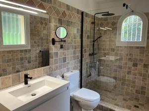 Côte dAzur villa darchitecture méditerranéenne Vence entre mer et montagne