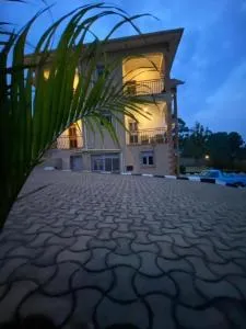 Mary Keeri Suites - Kahendero