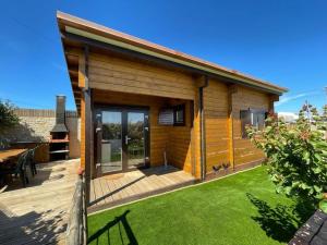 Casa em madeira com jardim privado