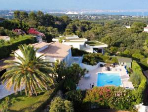 Luxe et calme avec vue mer panoramique à Antibes