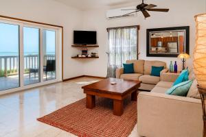 Residences at Barrier Reef 10-3A Oceanfront 2 BR by Stay Floreo
