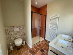 Maisons de vacances Le Prieure Saint Pierre, gites et chambres d-hotes dans un parc classe : photos des chambres