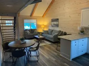 Cabin by the lake with swim beach - Mountain Pine