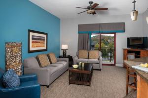 Two-Bedroom Apartment room in Beautiful Resort in Great Smokies Lodge 2BD Deluxe near Hillside Winery